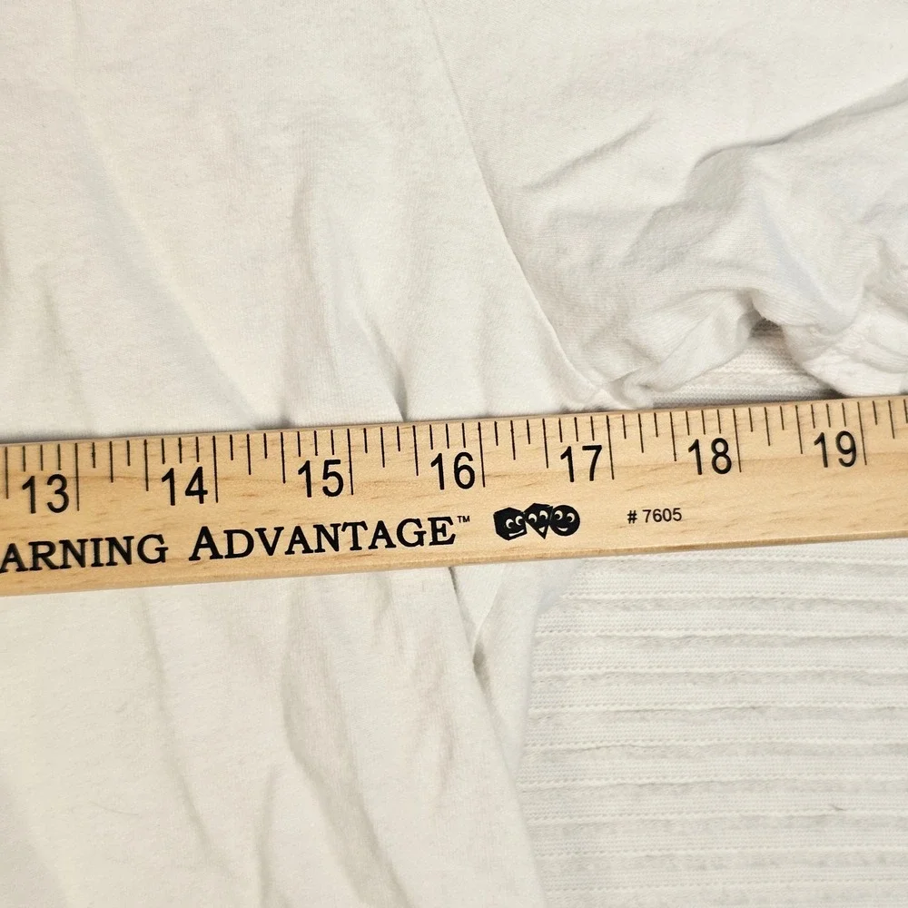 Levis Mens Batwing Logo Graphic T-Shirt White Burgundy Size M Short Sleeve Tee